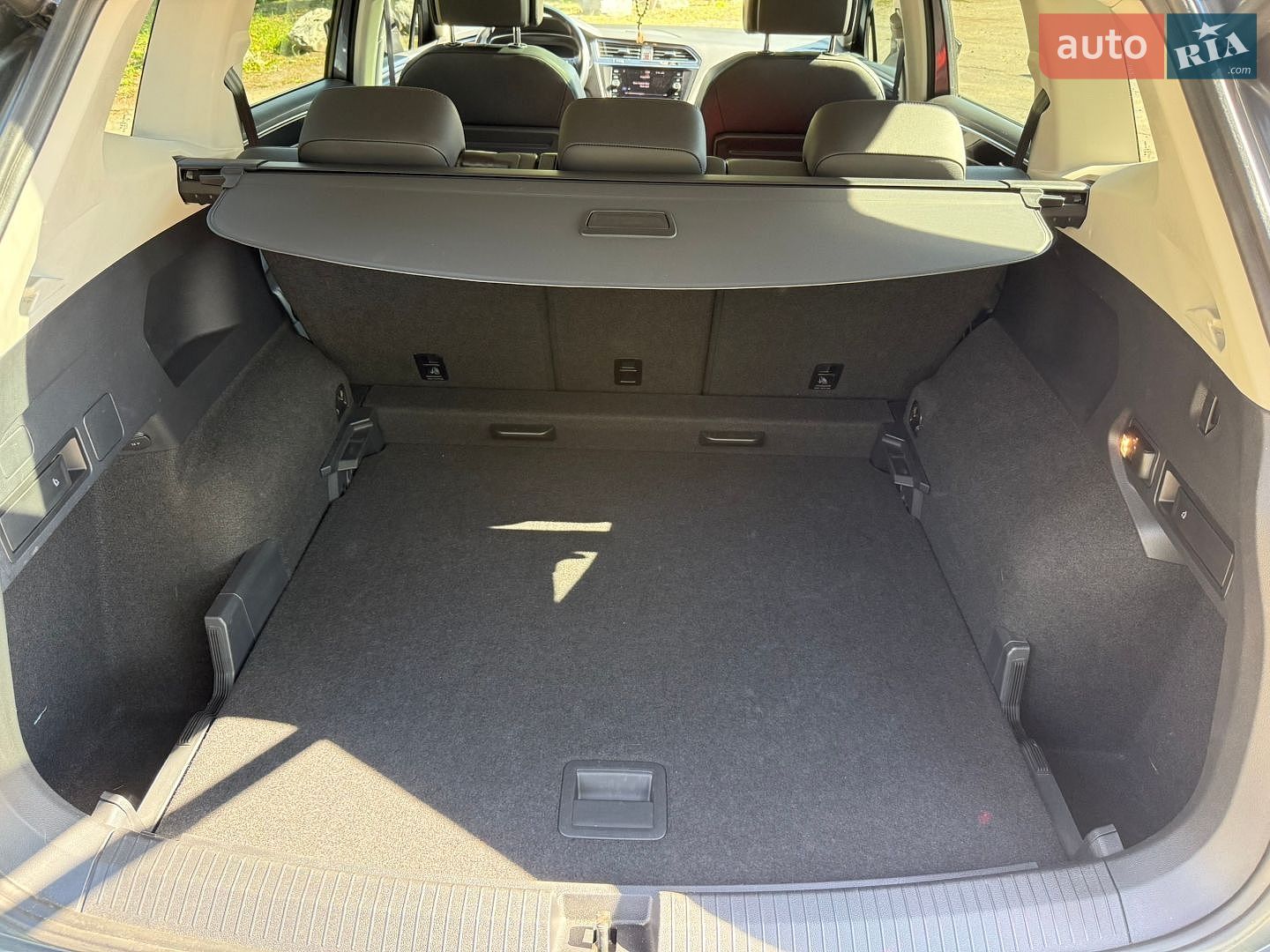 Volkswagen Tiguan 2019 VIN WVGZZZ5NZKM163001 фото оголошення 20 з 21