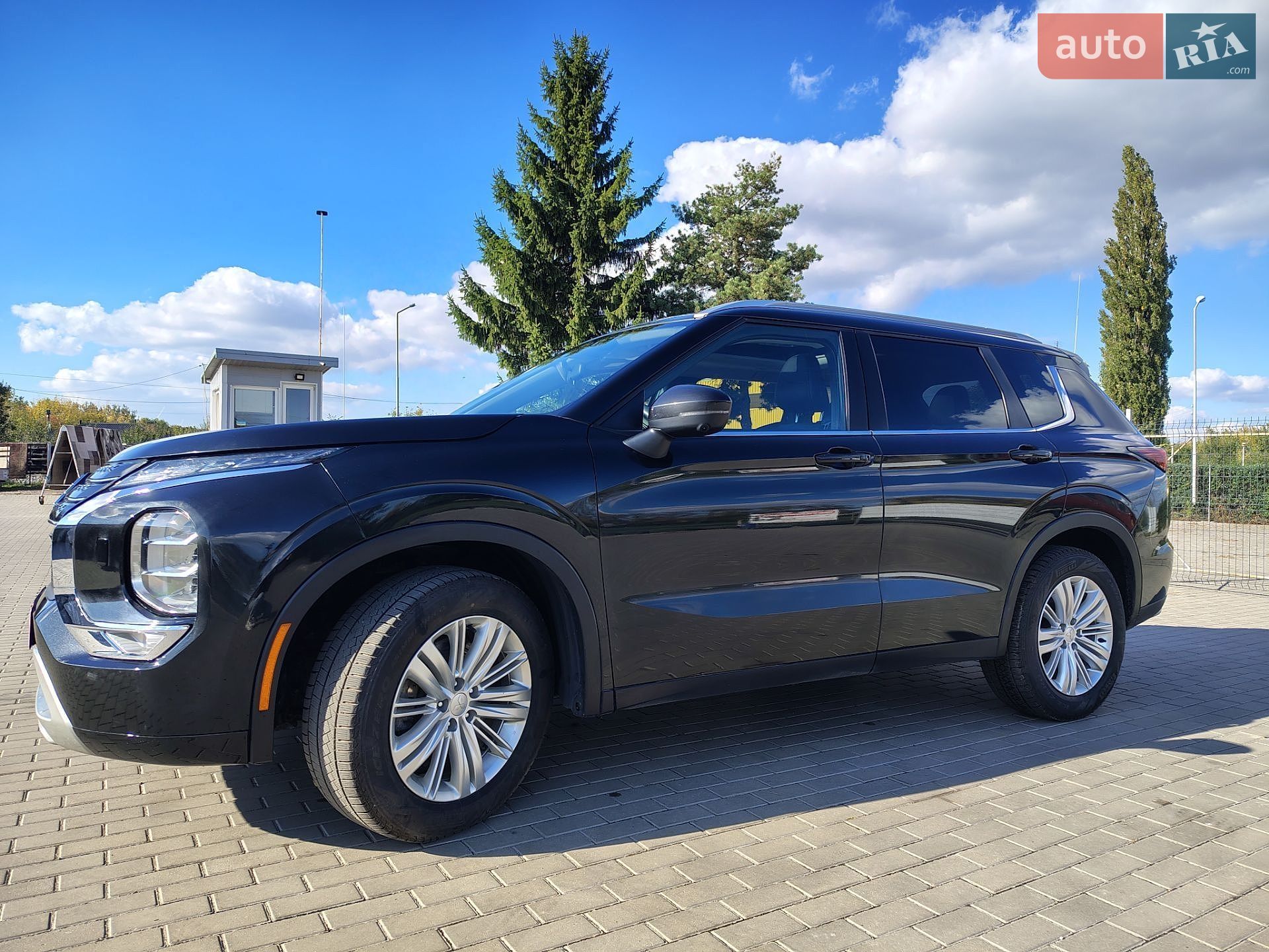Mitsubishi Outlander 2023 VIN JA4J4VA83RZ610598 фото оголошення 4 з 35