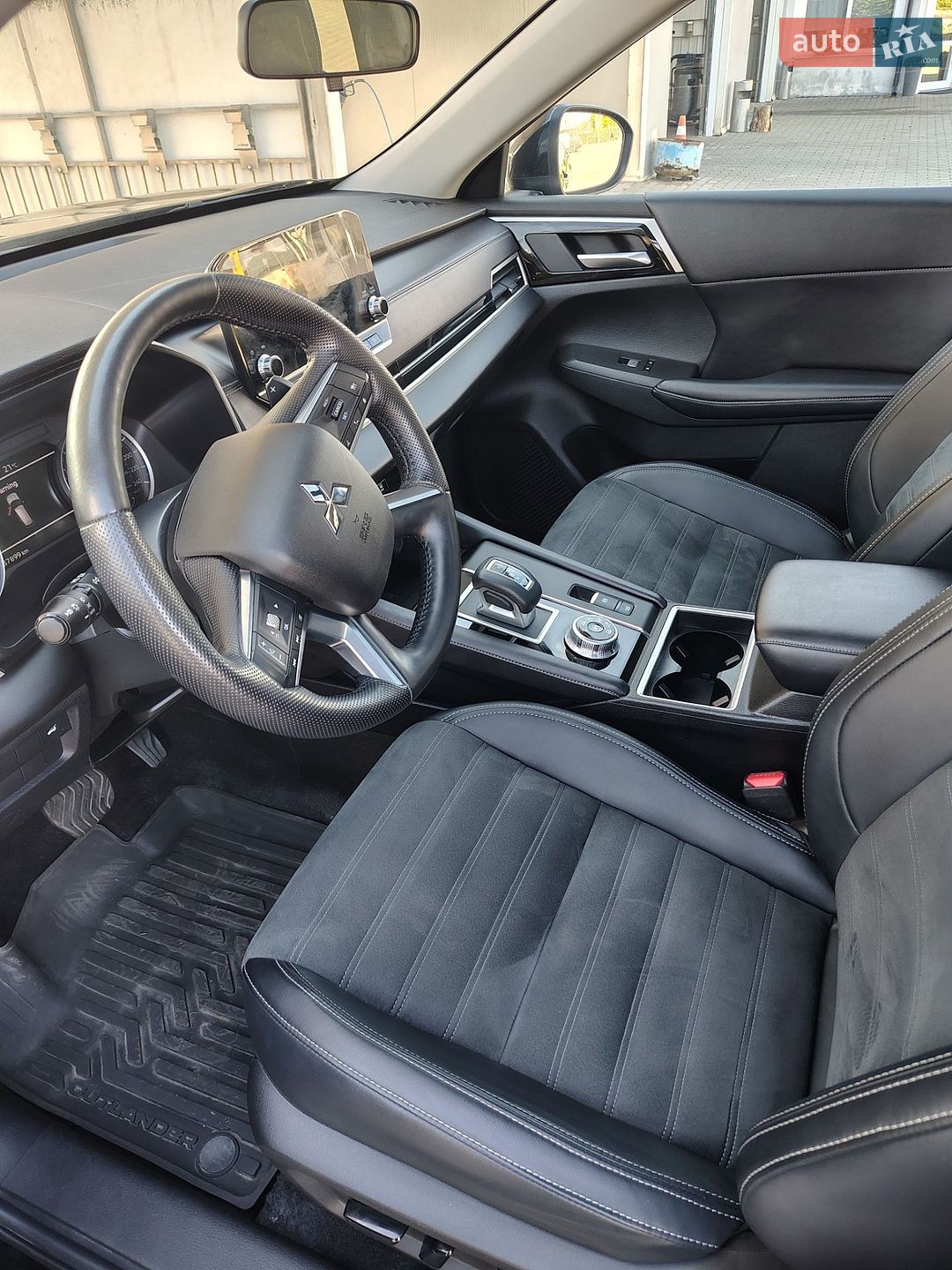 Mitsubishi Outlander 2023 VIN JA4J4VA83RZ610598 фото оголошення 11 з 35
