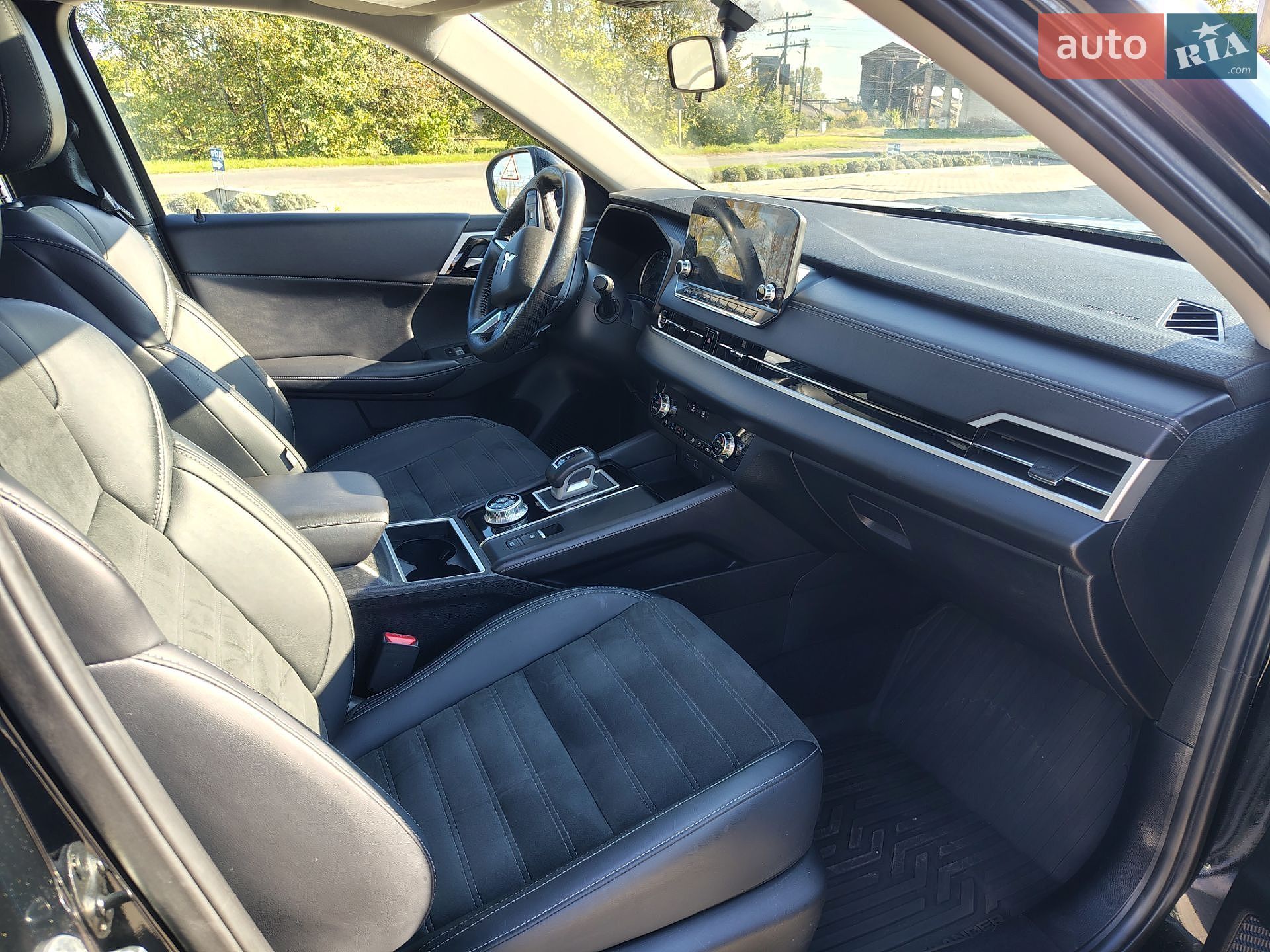 Mitsubishi Outlander 2023 VIN JA4J4VA83RZ610598 фото оголошення 26 з 35