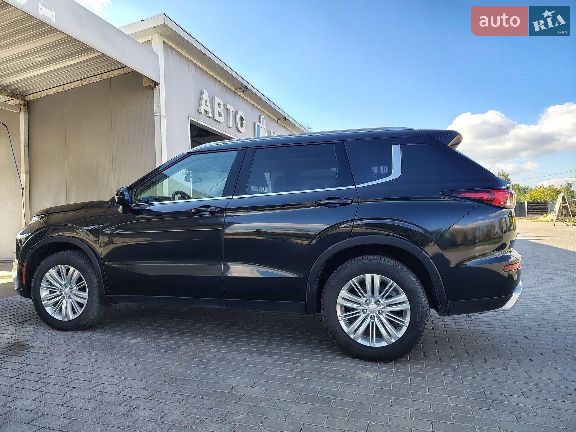 Mitsubishi Outlander 2023 VIN JA4J4VA83RZ610598 фото оголошення 31 з 35
