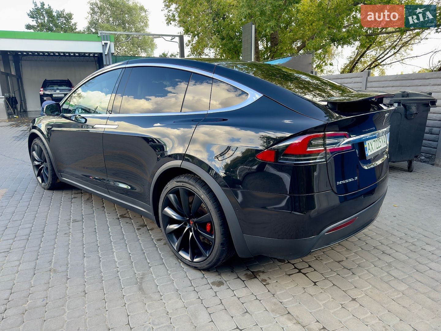 Tesla Model X 2018 VIN 5YJXCBE40JF106271 фото оголошення 4 з 47