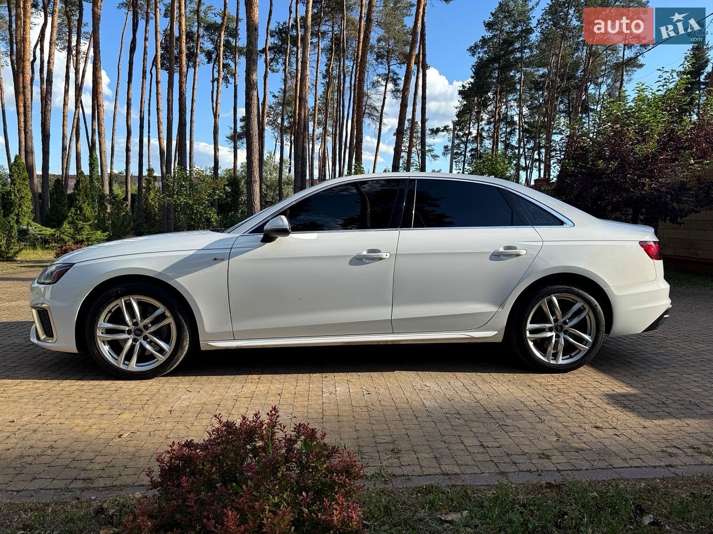Audi A4 2020 VIN WAUENAF48LN011579 фото оголошення 4 з 14