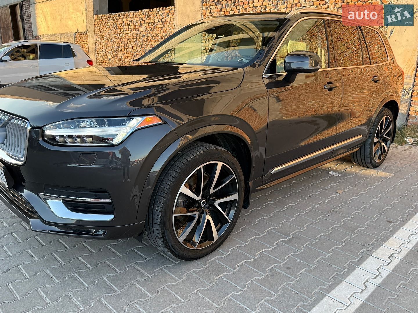Volvo XC90 2023 VIN YV40621N1P1971241 фото оголошення 3 з 29