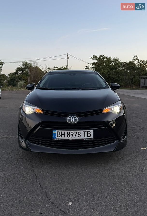 Toyota Corolla 2017 VIN 5YFBURHE7HP638572 фото оголошення 3 з 13