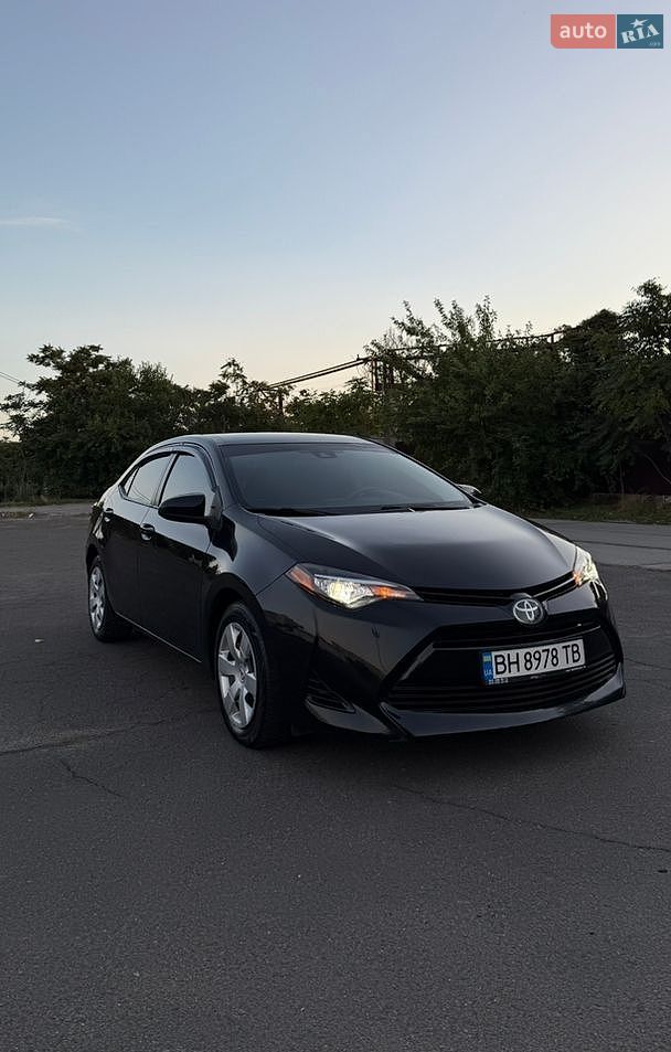 Toyota Corolla 2017 VIN 5YFBURHE7HP638572 фото оголошення 2 з 13