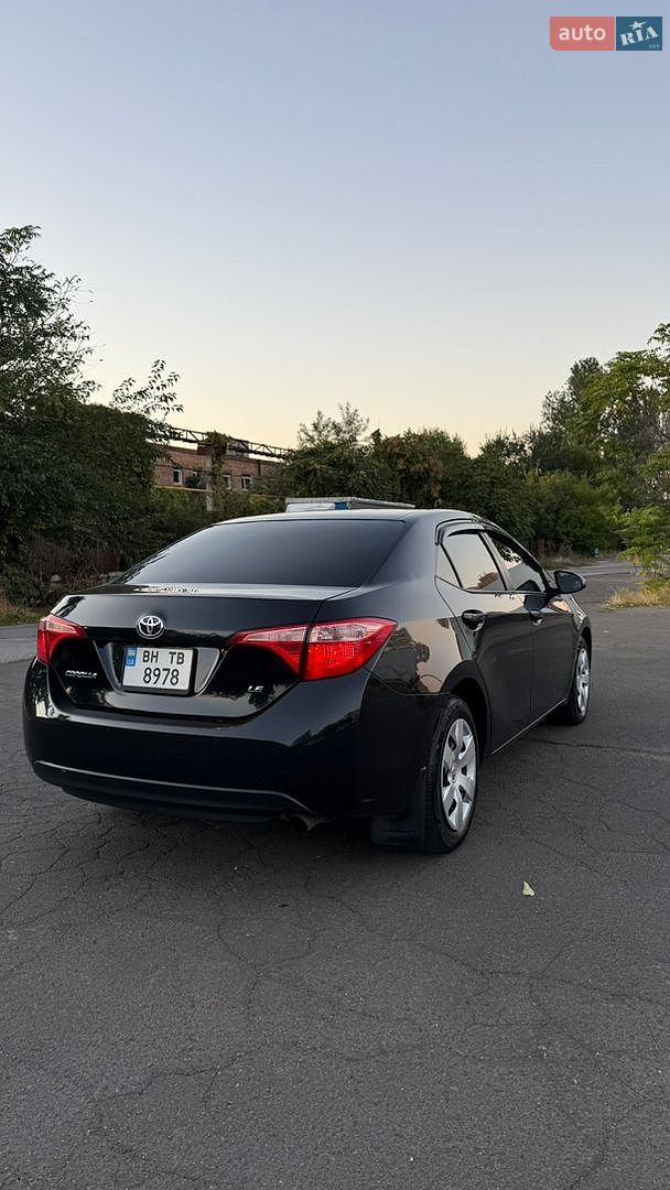 Toyota Corolla 2017 VIN 5YFBURHE7HP638572 фото оголошення 7 з 13