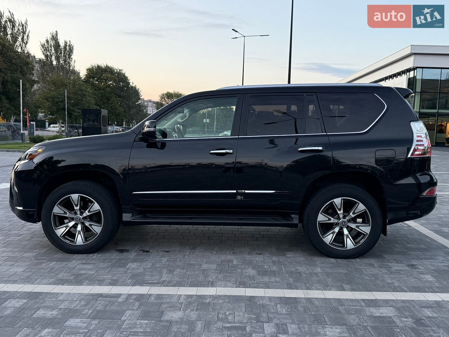 Lexus GX 2013 VIN JTJJM7FX005060480 фото оголошення 8 з 38