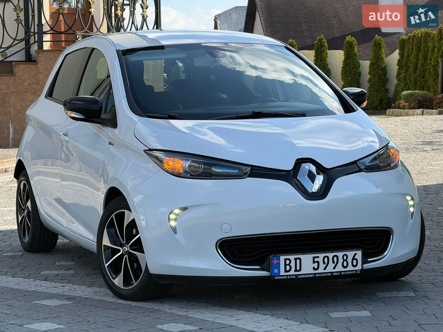 Renault Zoe 2017 VIN VF1AGVYF058972207 фото оголошення 2 з 137