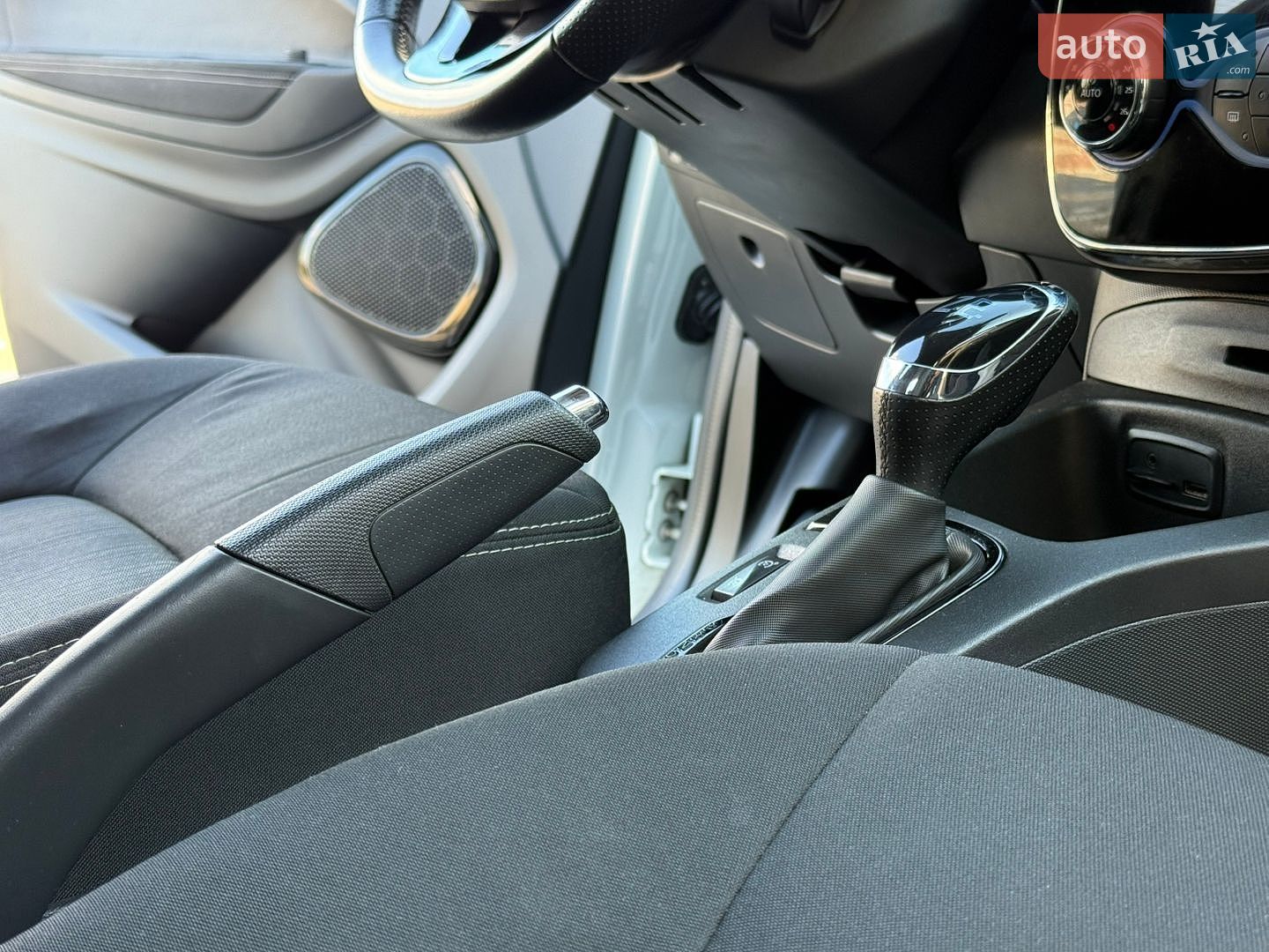 Renault Zoe 2017 VIN VF1AGVYF058972207 фото оголошення 100 з 137
