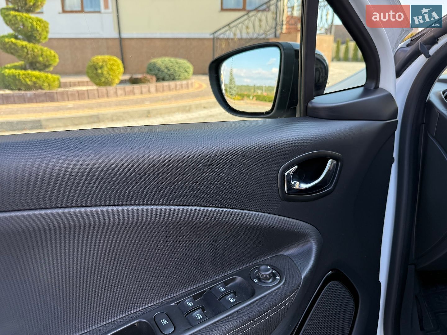 Renault Zoe 2017 VIN VF1AGVYF058972207 фото оголошення 108 з 137