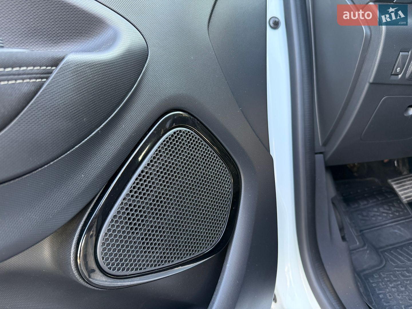 Renault Zoe 2017 VIN VF1AGVYF058972207 фото оголошення 109 з 137
