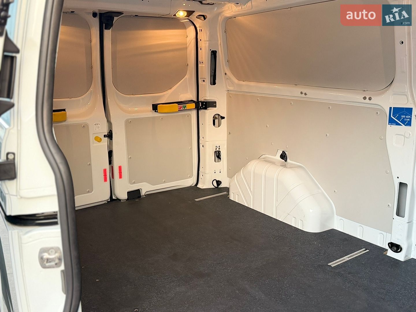 Ford Transit Custom 2020 VIN WF0YXXTTGYKU04884 фото оголошення 14 з 31