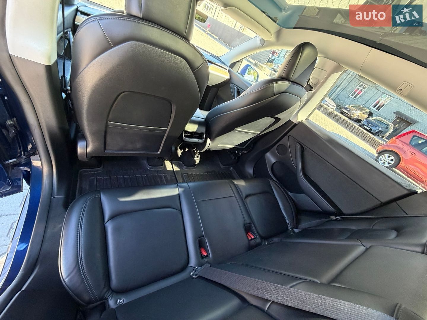 Tesla Model Y 2021 VIN 5YJYGDEE7MF257495 фото оголошення 12 з 22