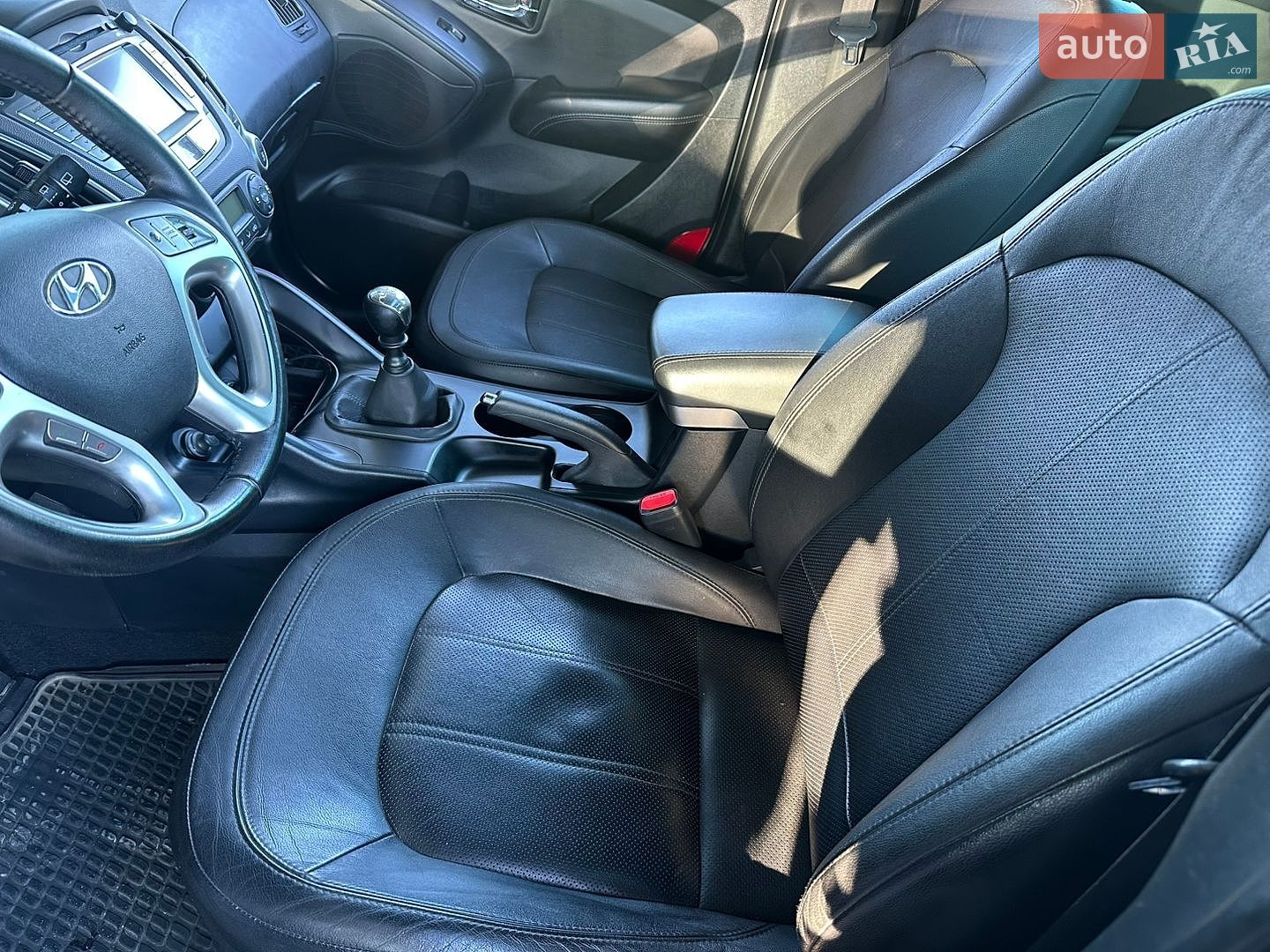 Hyundai ix35 2013 VIN TMAJU81UACJ291611 фото оголошення 8 з 85