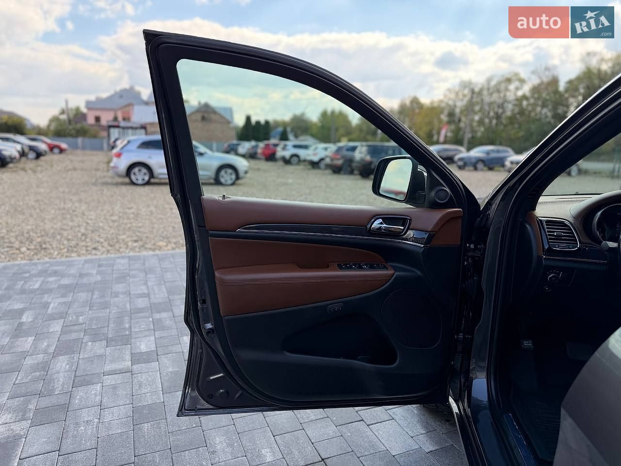 Jeep Grand Cherokee 2019 VIN 1C4RJFCG1LC174257 фото оголошення 16 з 47