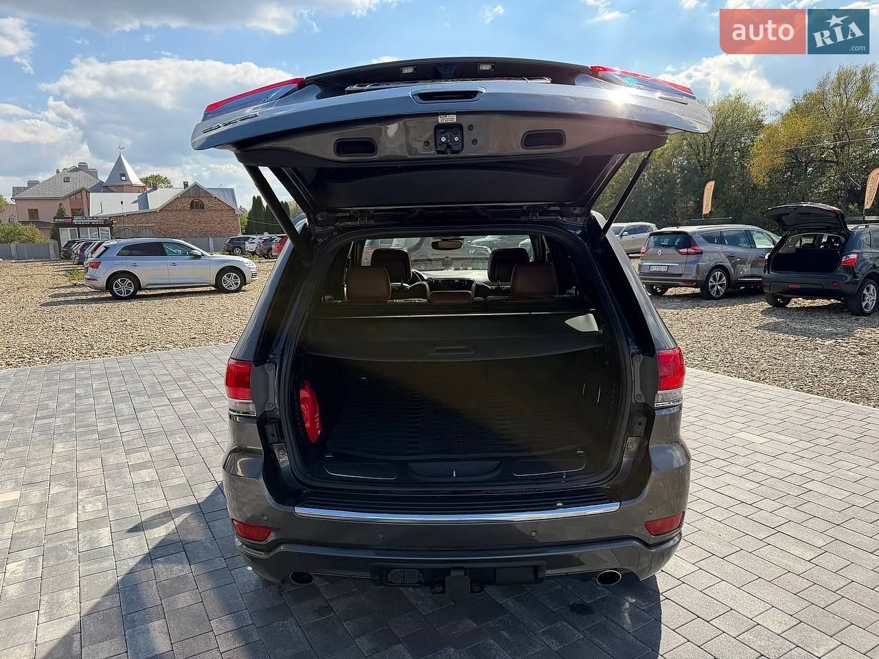 Jeep Grand Cherokee 2019 VIN 1C4RJFCG1LC174257 фото оголошення 37 з 47