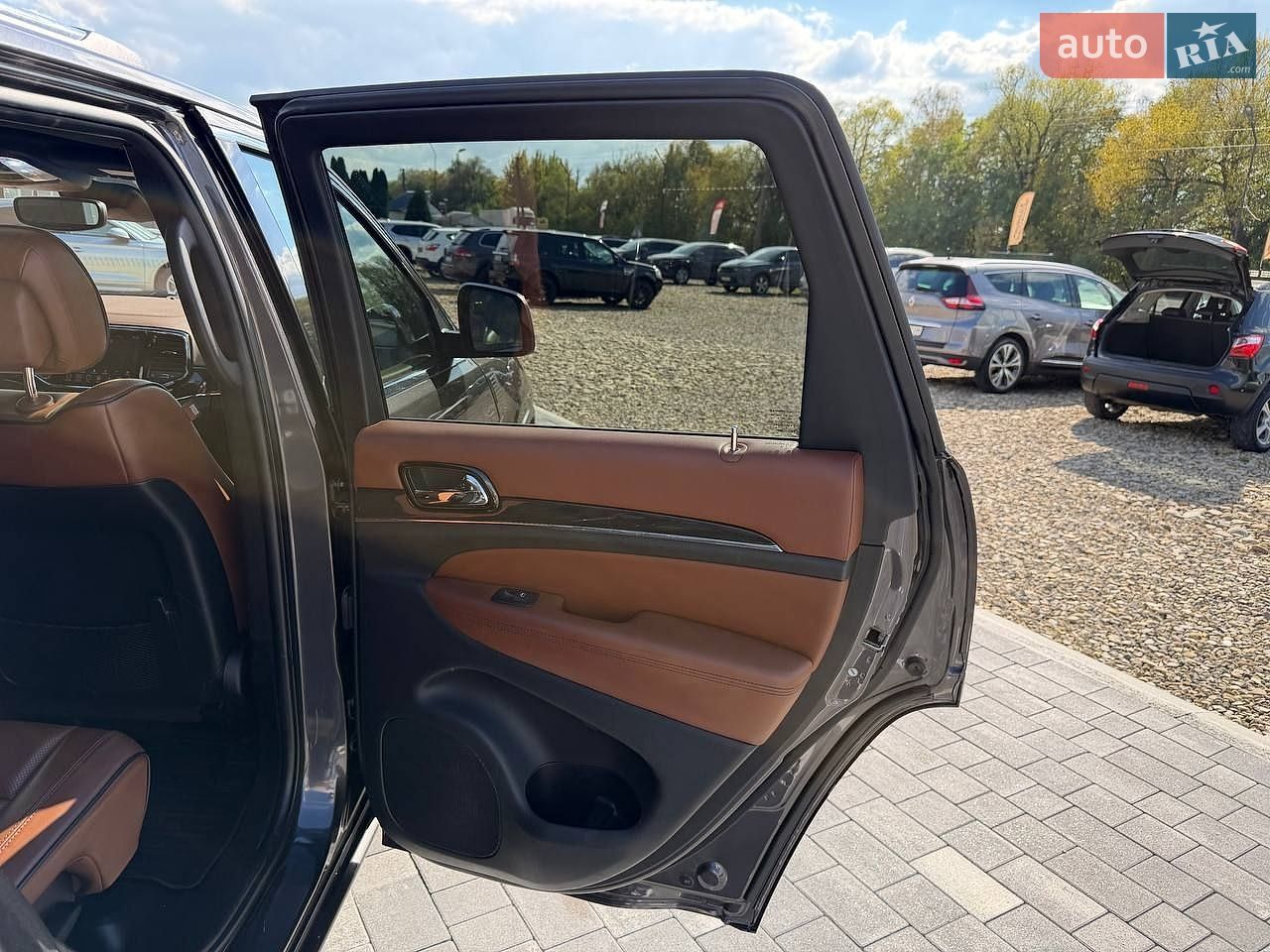 Jeep Grand Cherokee 2019 VIN 1C4RJFCG1LC174257 фото оголошення 39 з 47