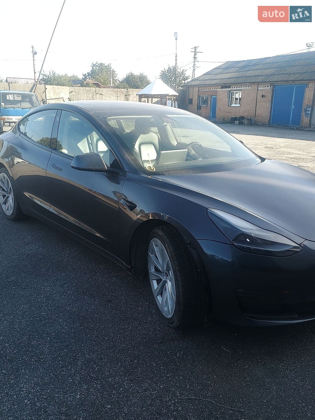 Tesla Model 3 2022 VIN 5YJ3E1EB1NF143286 фото оголошення 2 з 9