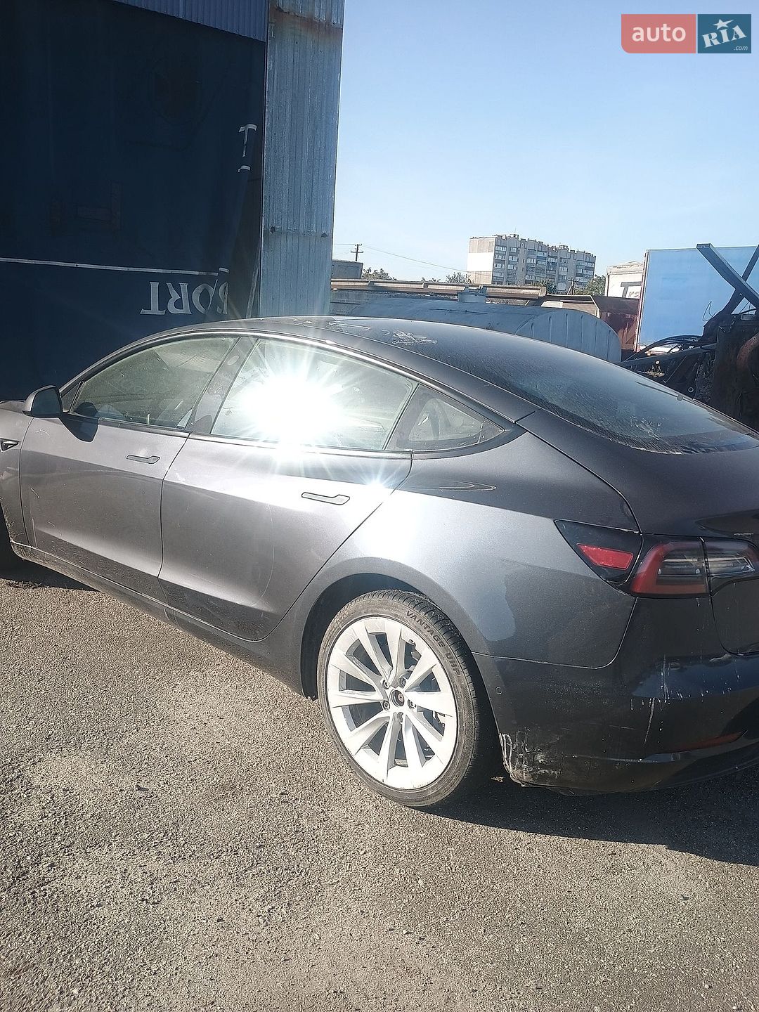 Tesla Model 3 2022 VIN 5YJ3E1EB1NF143286 фото оголошення 3 з 9