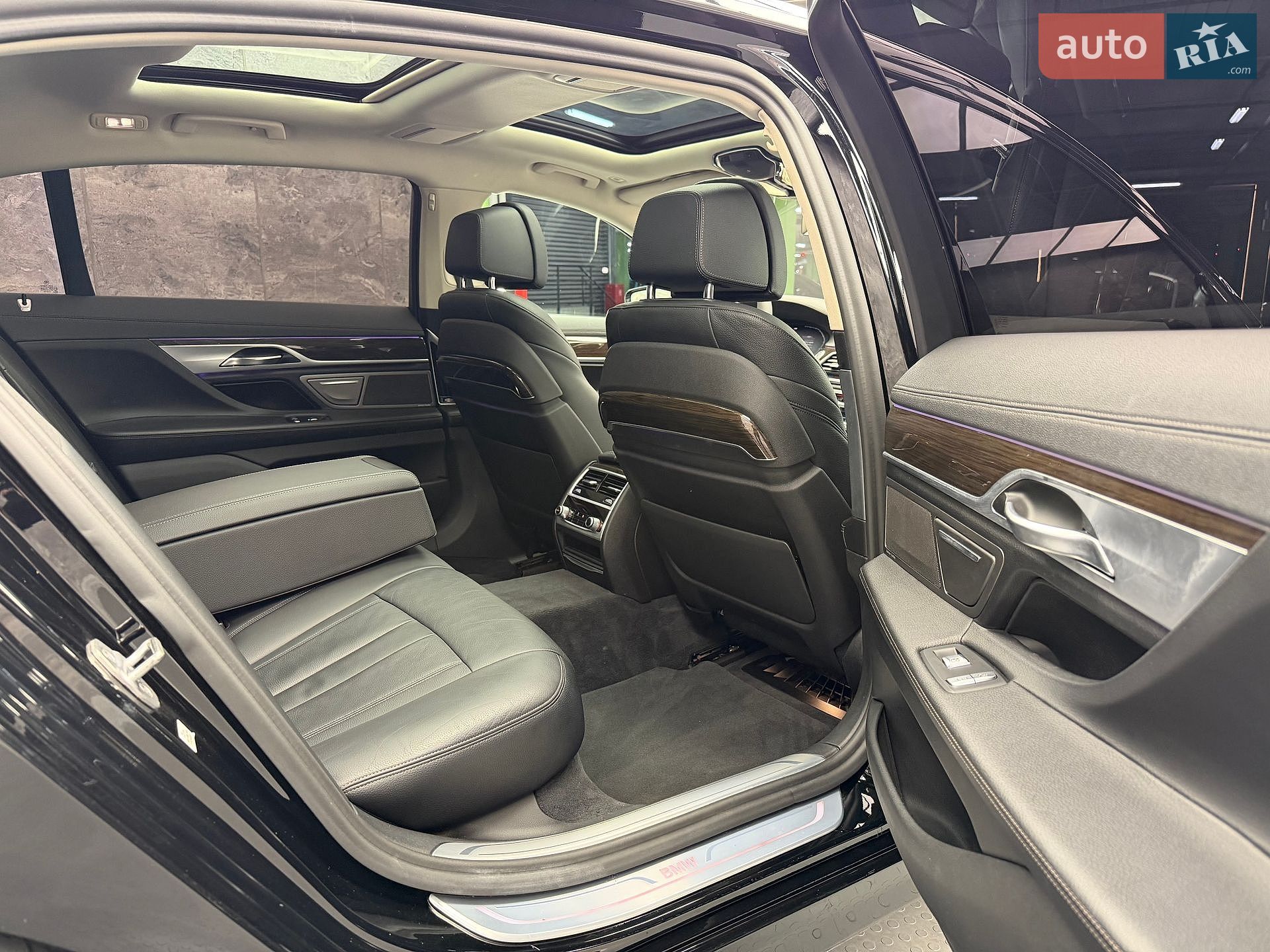 BMW 7 Series 2019 VIN WBA7T2C07LGL17957 фото оголошення 10 з 17