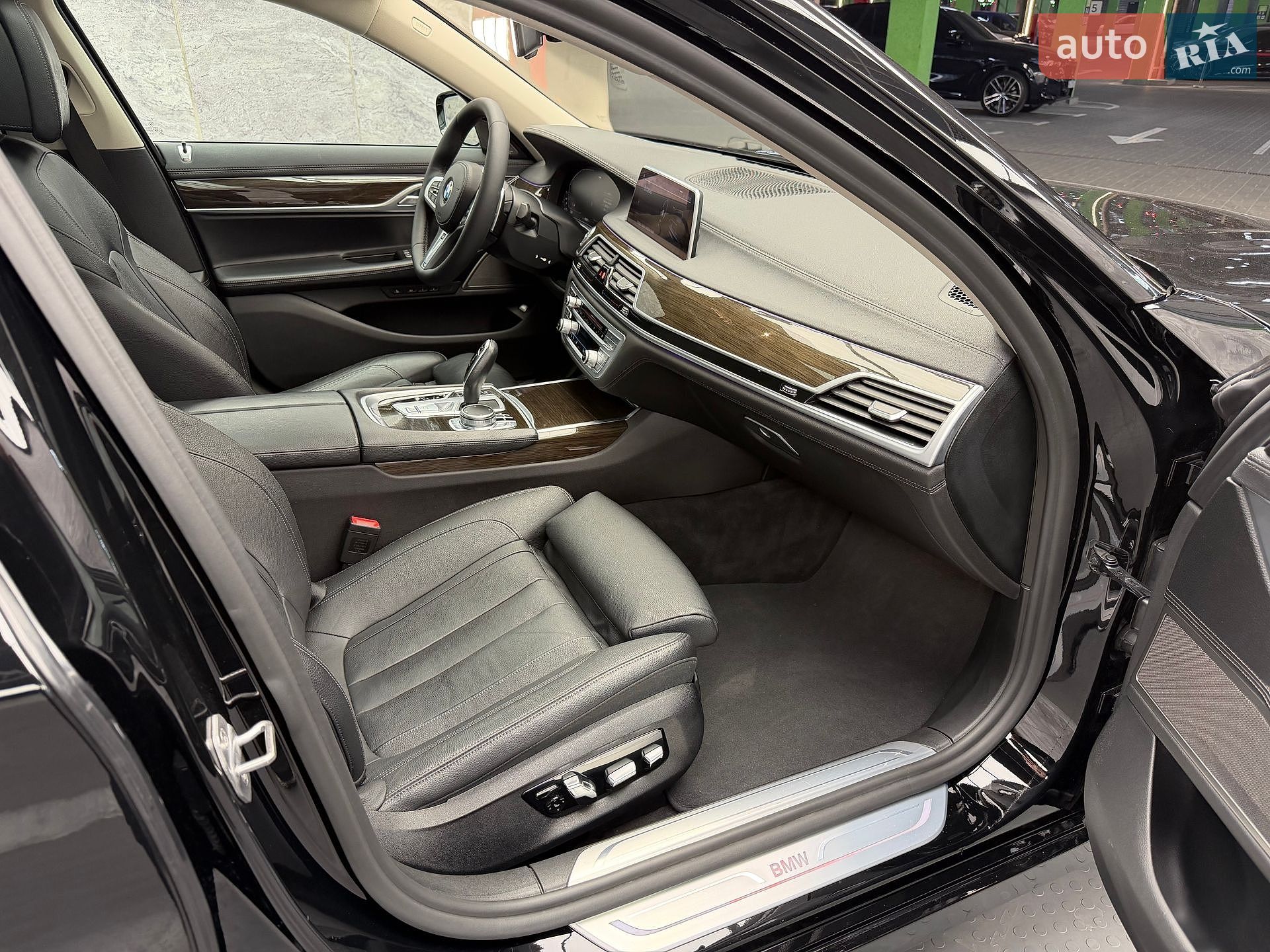 BMW 7 Series 2019 VIN WBA7T2C07LGL17957 фото оголошення 12 з 17