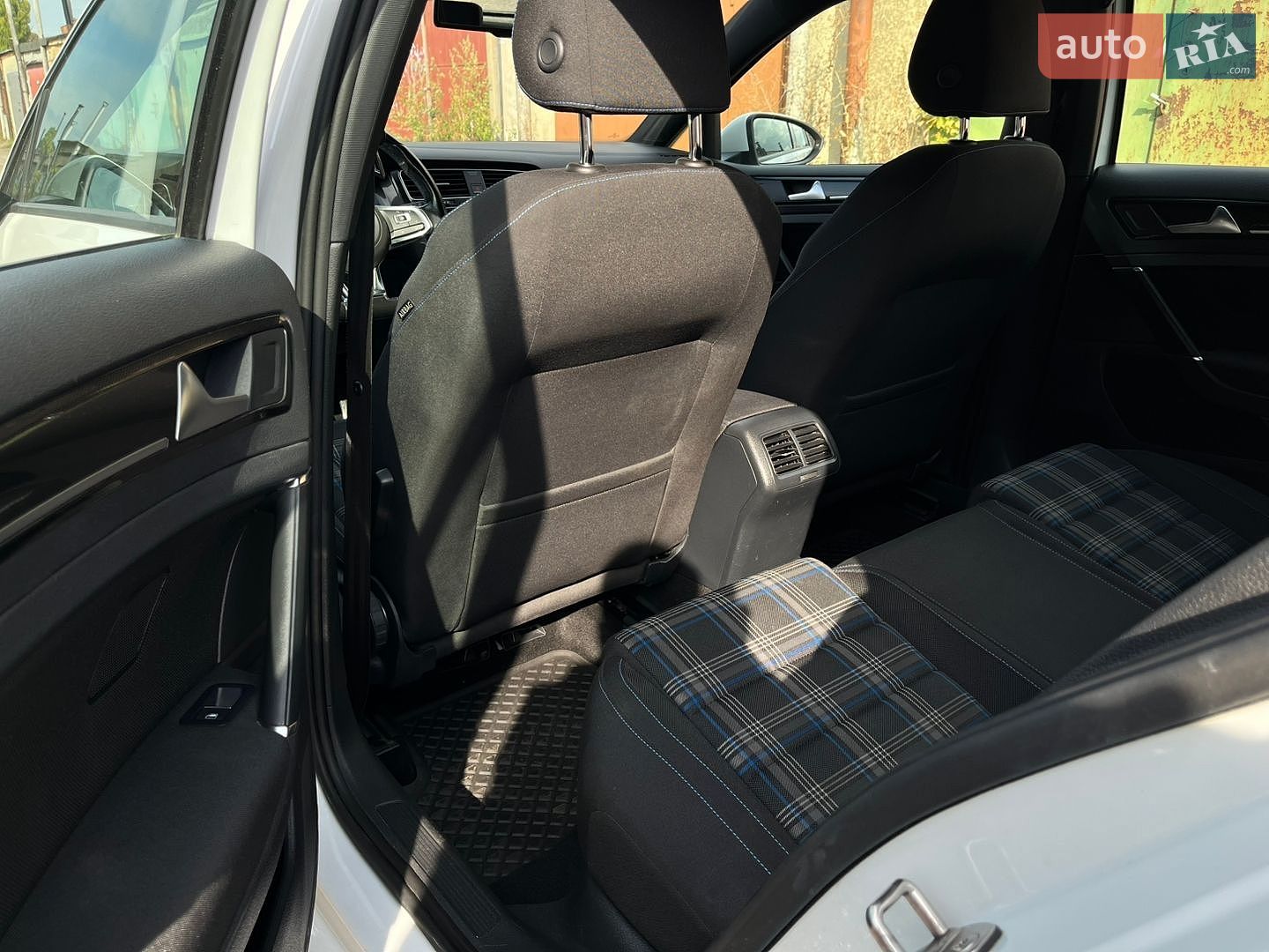 Volkswagen Golf GTE 2015 VIN WVWZZZAUZFW809192 фото оголошення 12 з 26
