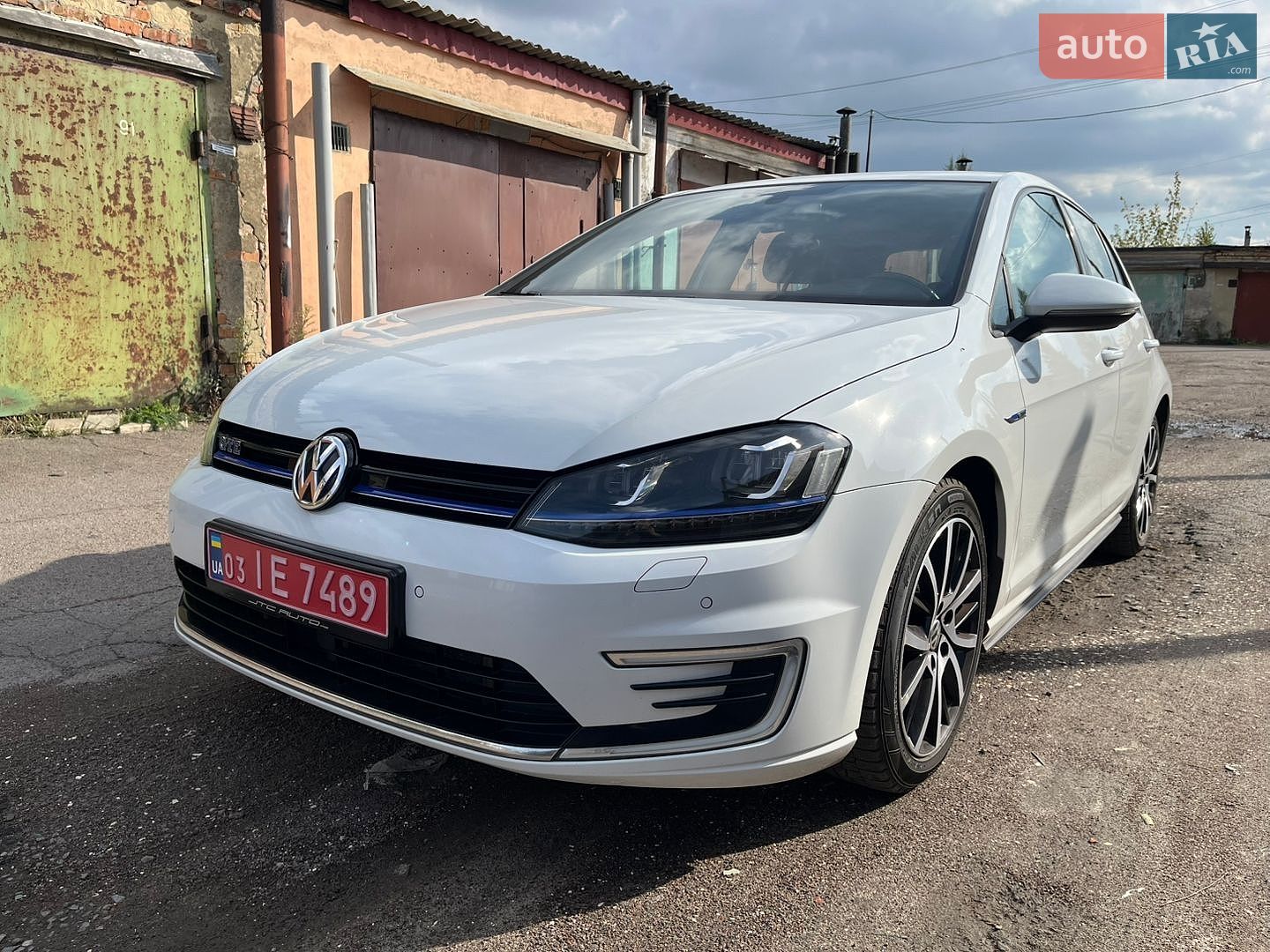 Volkswagen Golf GTE 2015 VIN WVWZZZAUZFW809192 фото оголошення 9 з 26