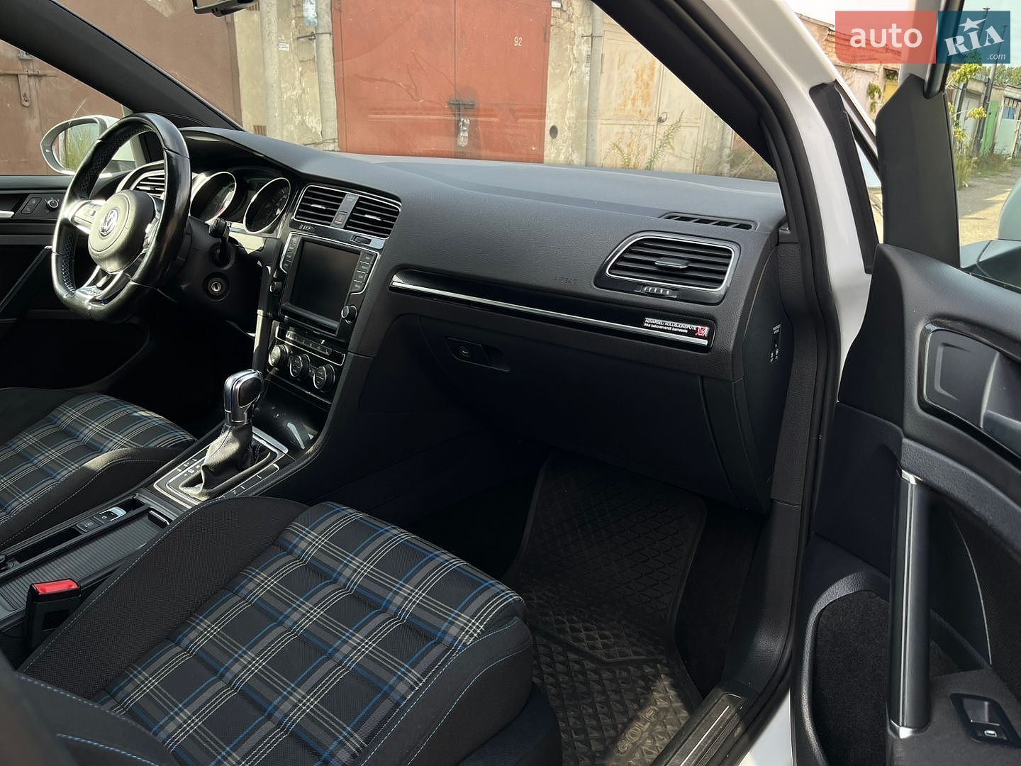 Volkswagen Golf GTE 2015 VIN WVWZZZAUZFW809192 фото оголошення 16 з 26