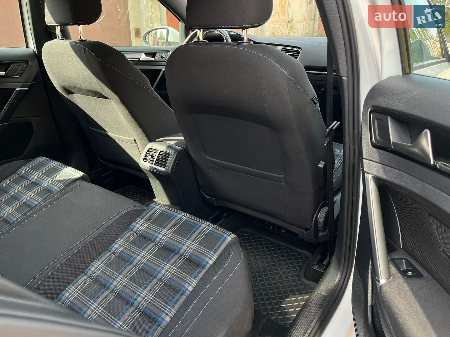 Volkswagen Golf GTE 2015 VIN WVWZZZAUZFW809192 фото оголошення 14 з 26