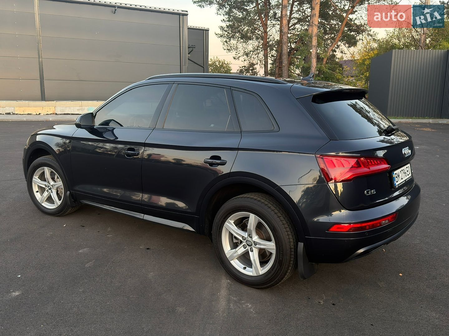 Audi Q5 2018 VIN WAUZZZFY6J2225301 фото оголошення 4 з 40