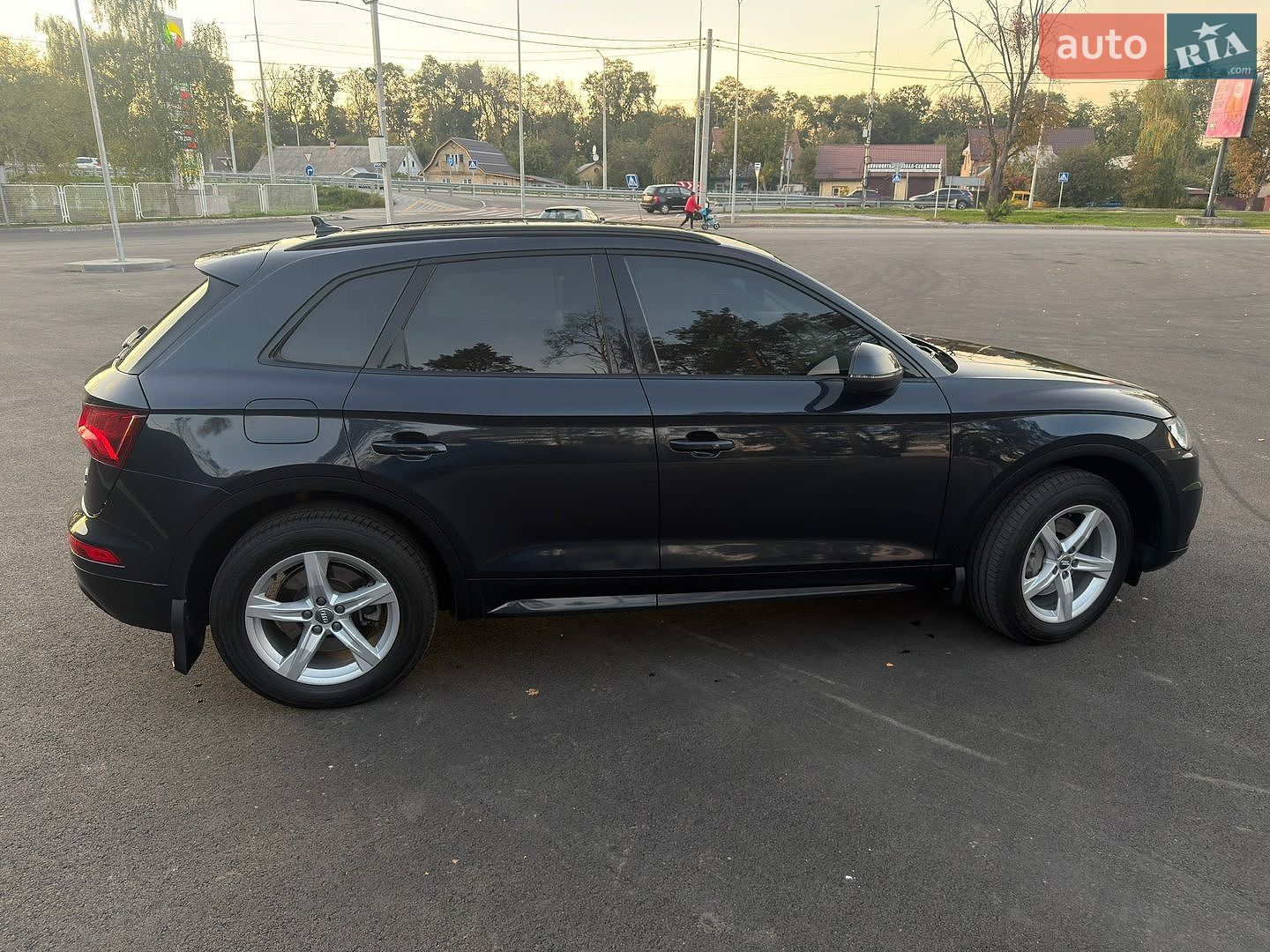 Audi Q5 2018 VIN WAUZZZFY6J2225301 фото оголошення 10 з 40