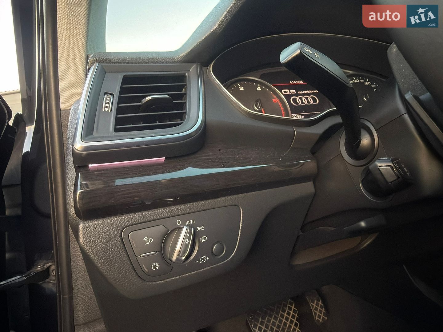 Audi Q5 2018 VIN WAUZZZFY6J2225301 фото оголошення 32 з 53
