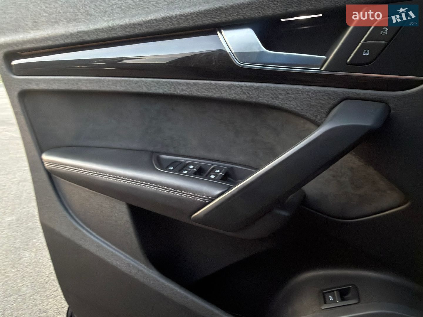 Audi Q5 2018 VIN WAUZZZFY6J2225301 фото оголошення 36 з 53