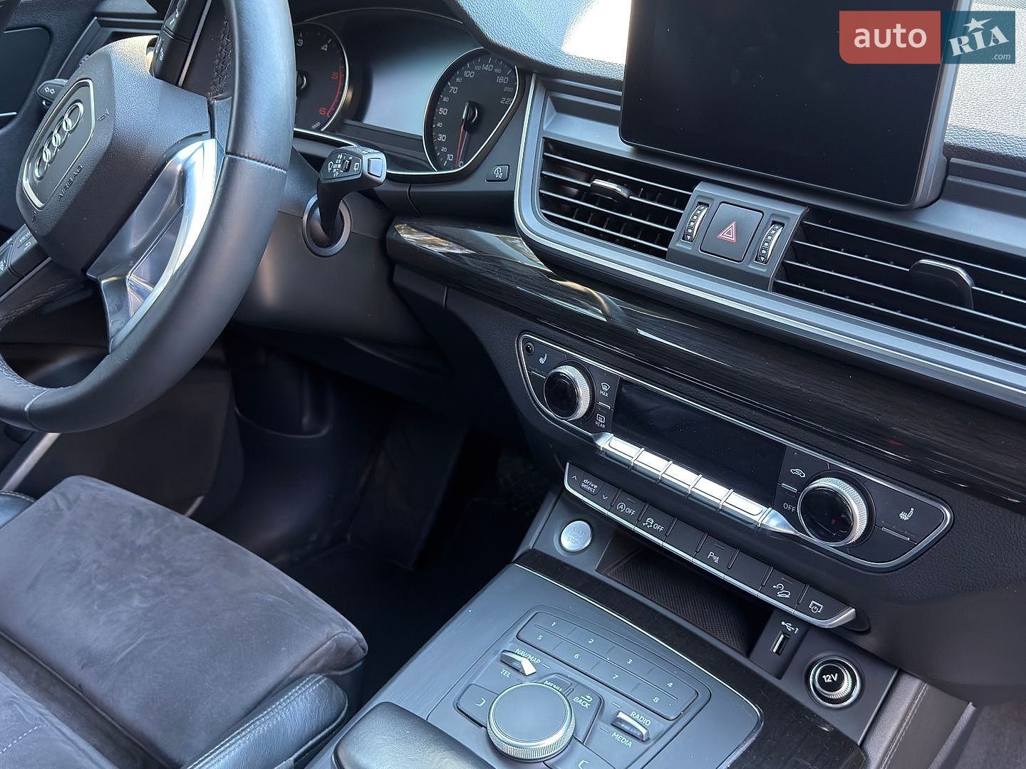 Audi Q5 2018 VIN WAUZZZFY6J2225301 фото оголошення 42 з 53