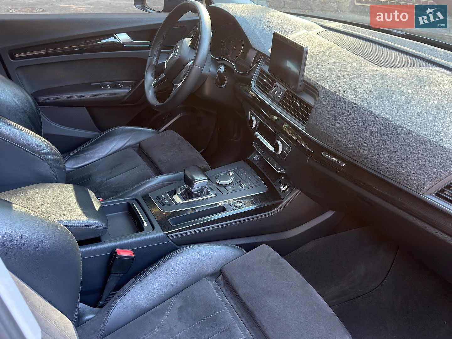 Audi Q5 2018 VIN WAUZZZFY6J2225301 фото оголошення 40 з 53