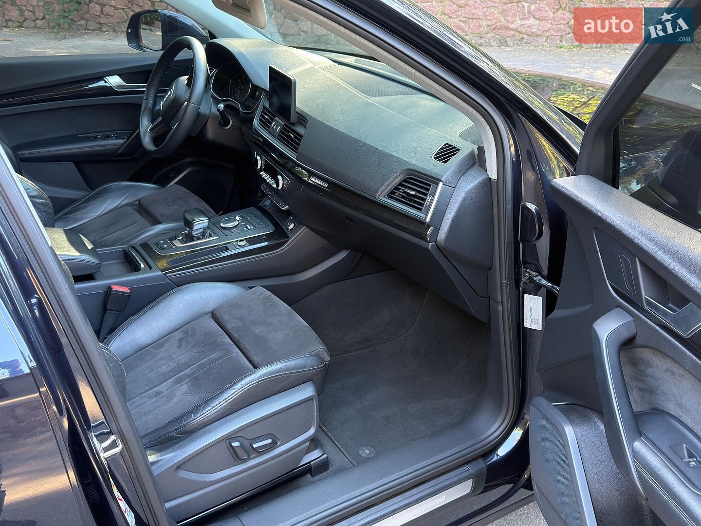 Audi Q5 2018 VIN WAUZZZFY6J2225301 фото оголошення 38 з 53