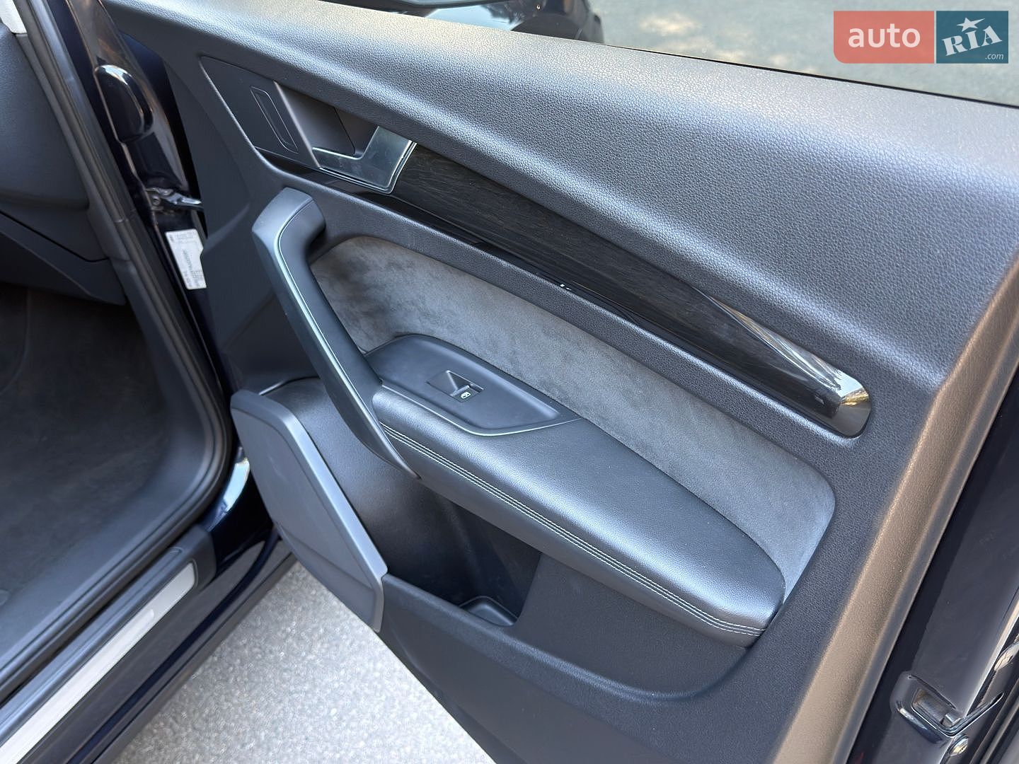 Audi Q5 2018 VIN WAUZZZFY6J2225301 фото оголошення 39 з 53