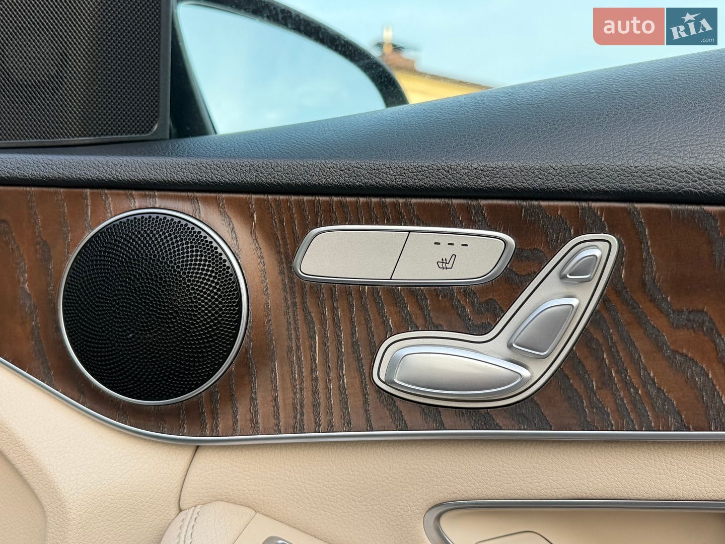Mercedes-Benz C-Class 2019 VIN 55SWF8EB7KU314300 фото оголошення 35 з 55