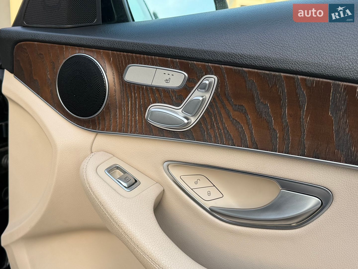 Mercedes-Benz C-Class 2019 VIN 55SWF8EB7KU314300 фото оголошення 34 з 55