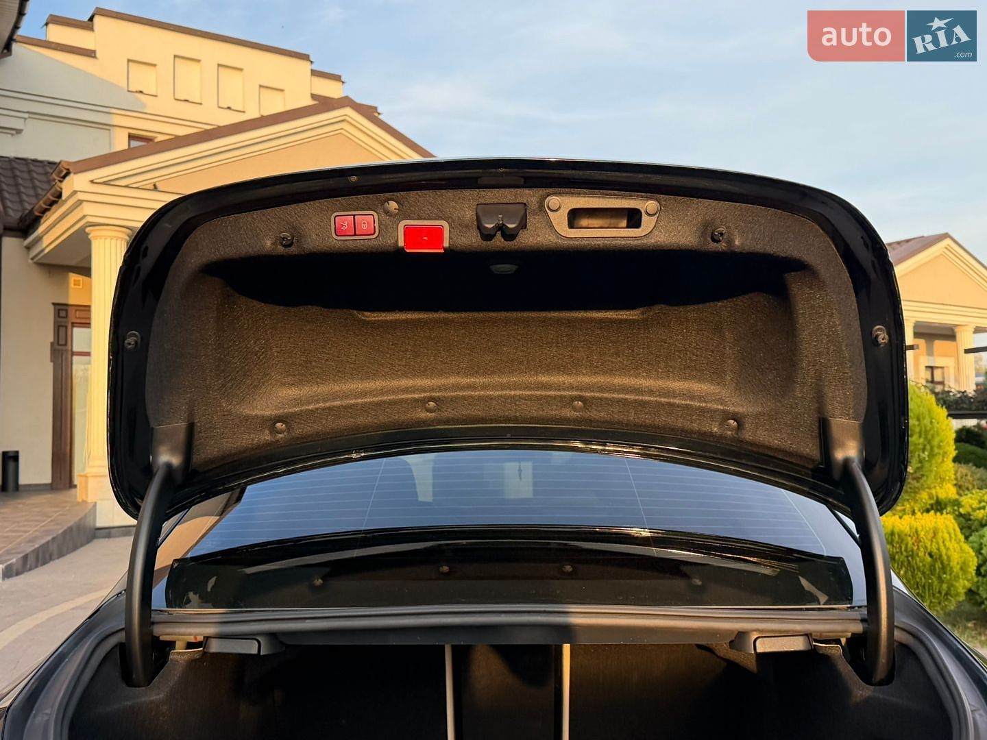 Mercedes-Benz C-Class 2019 VIN 55SWF8EB7KU314300 фото оголошення 40 з 55