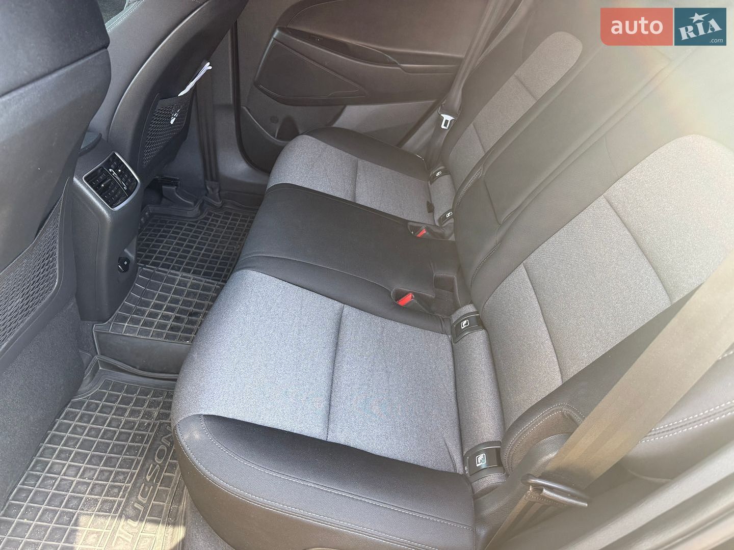 HYUNDAI TUCSON 2019 VIN TMAJ3813BLJ939207 фото оголошення 12 з 22
