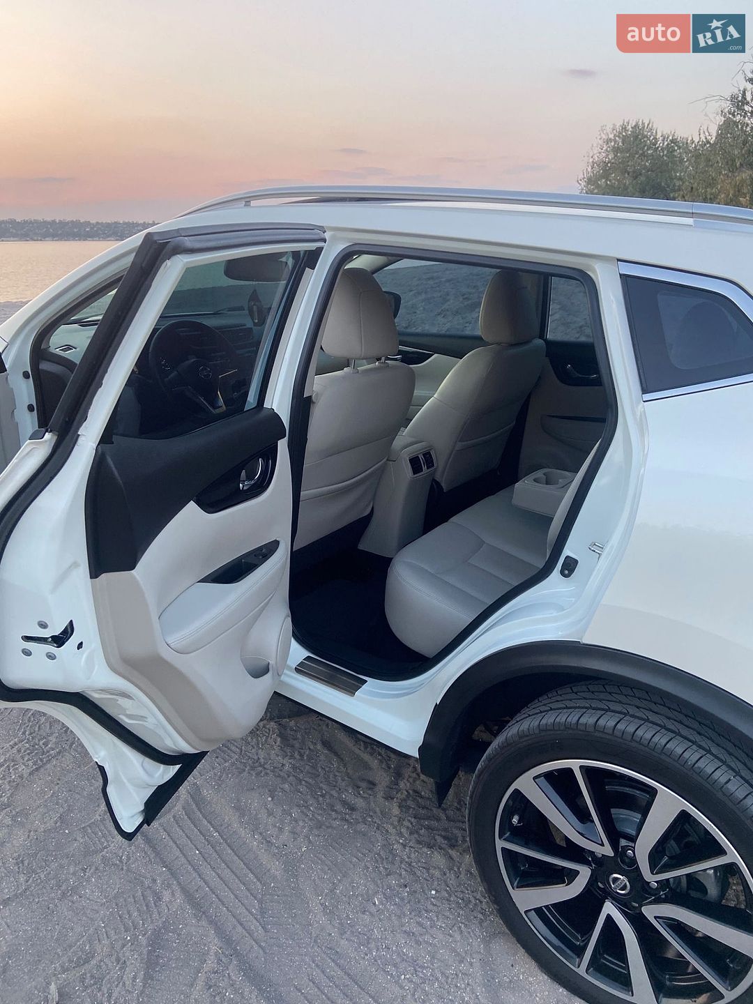 Nissan Rogue Sport 2019 VIN JN1BJ1CP4KW229448 фото оголошення 32 з 39