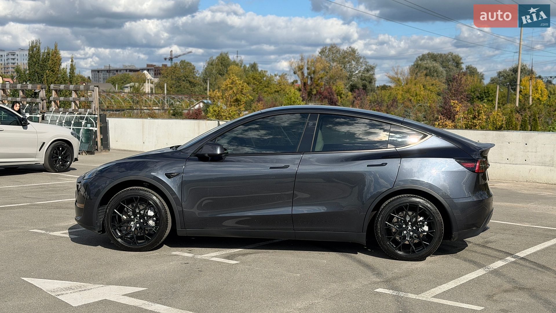 TESLA MODEL Y 2024 VIN 7SAYGDED4RA324326 фото оголошення 4 з 22