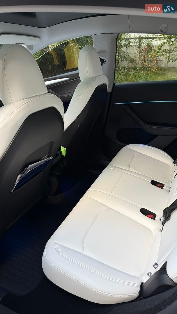 TESLA MODEL Y 2024 VIN 7SAYGDED4RA324326 фото оголошення 7 з 22
