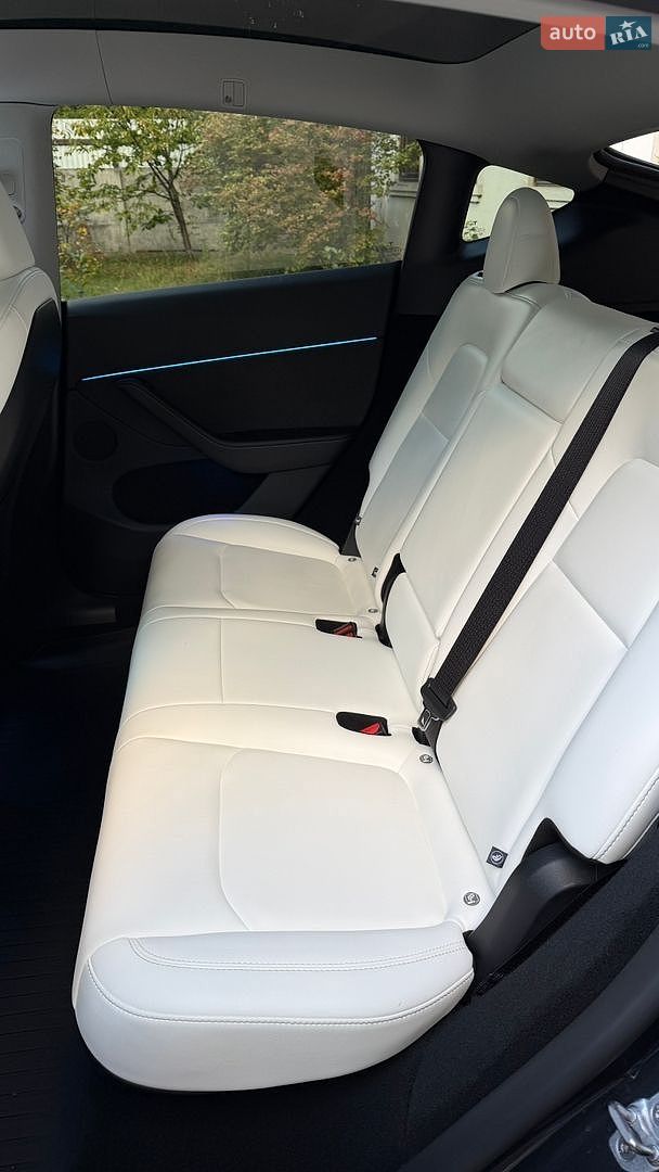 TESLA MODEL Y 2024 VIN 7SAYGDED4RA324326 фото оголошення 8 з 22