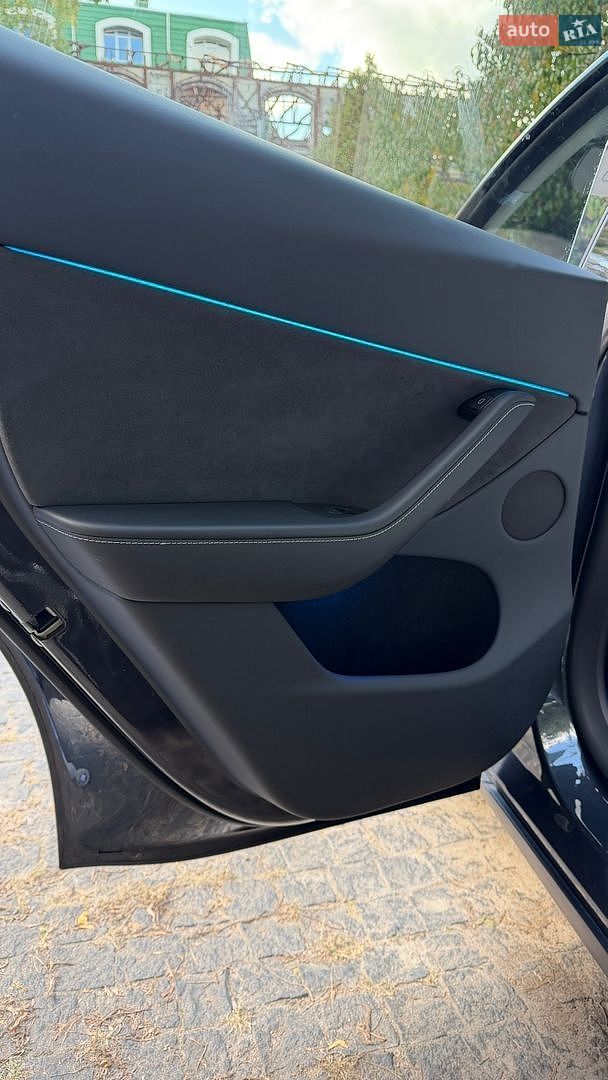 TESLA MODEL Y 2024 VIN 7SAYGDED4RA324326 фото оголошення 10 з 22