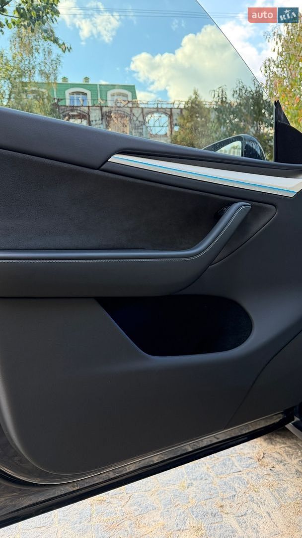 TESLA MODEL Y 2024 VIN 7SAYGDED4RA324326 фото оголошення 11 з 22