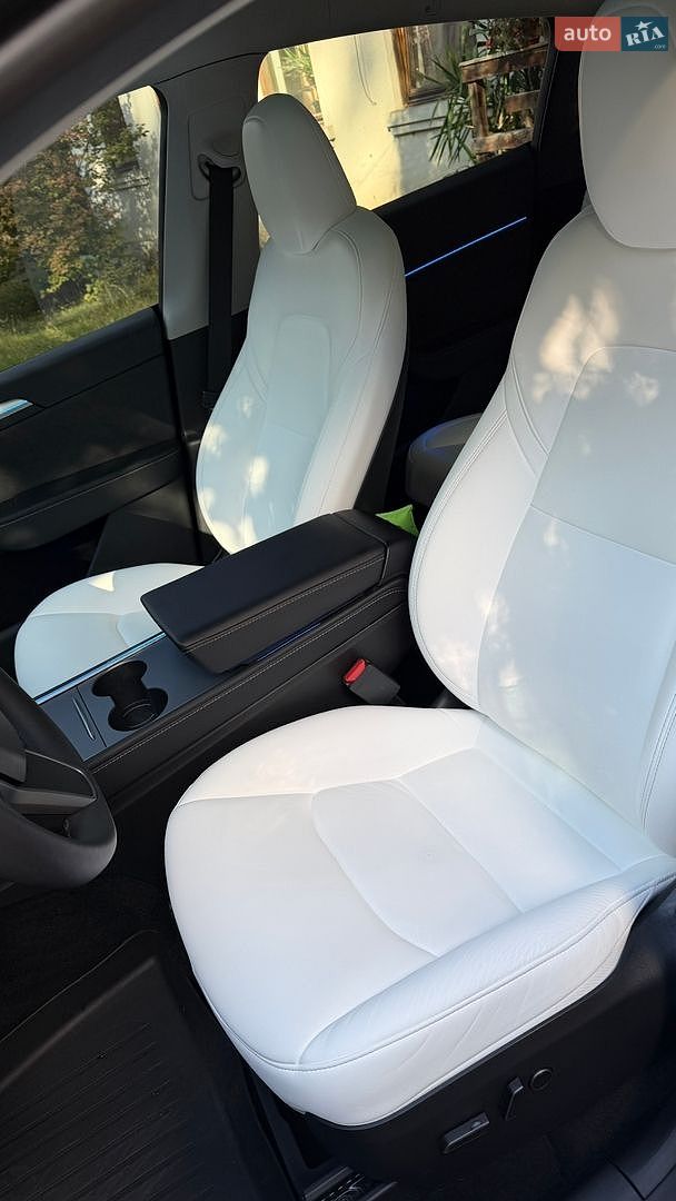 TESLA MODEL Y 2024 VIN 7SAYGDED4RA324326 фото оголошення 12 з 22