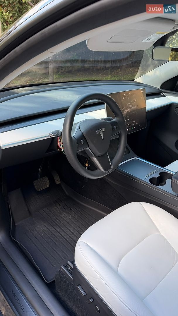 TESLA MODEL Y 2024 VIN 7SAYGDED4RA324326 фото оголошення 13 з 22